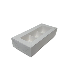 Коробка на 3 конфеты 15,5 см*7 см*3 см с пластиковой крышкой белая